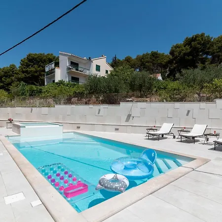 Apartment Villa Lavandula With Heated Swimming Pool Trogir