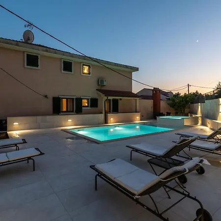 Apartment Villa Lavandula With Heated Swimming Pool Trogir