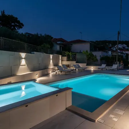 Apartment Villa Lavandula With Heated Swimming Pool *