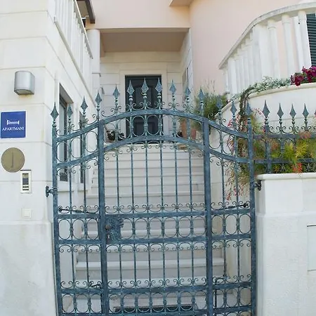Villa Lavandula With Heated Swimming Pool Apartment