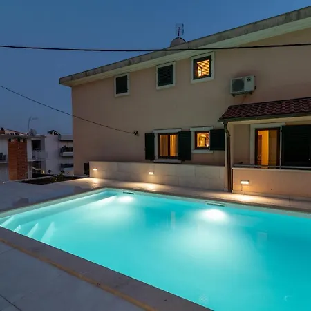 Villa Lavandula With Heated Swimming Pool Trogir