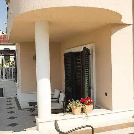 Villa Lavandula With Heated Swimming Pool