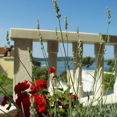 Apartment Villa Lavandula With Heated Swimming Pool *