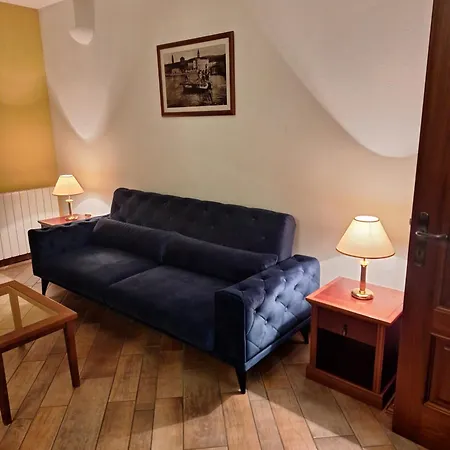 Lavandula With Heated Swimming Pool Apartman