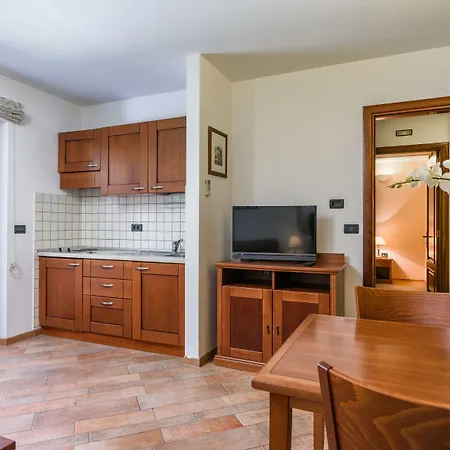 Lavandula With Heated Swimming Pool Apartament *