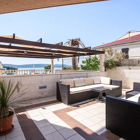 Villa Lavandula With Heated Swimming Pool Apartman *