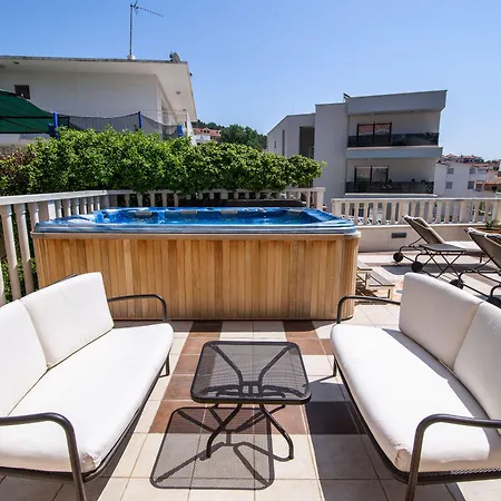 Villa Lavandula With Heated Swimming Pool Apartman Trogir