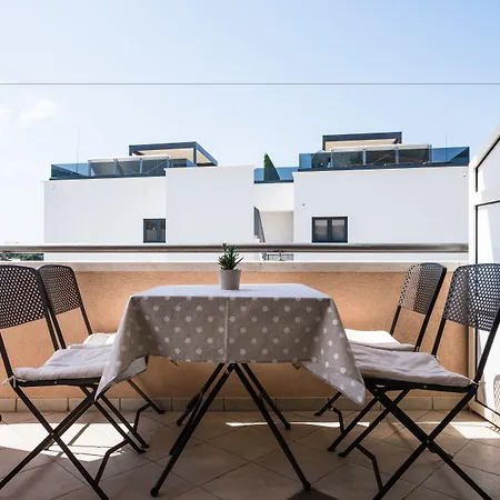 Villa Lavandula With Heated Swimming Pool