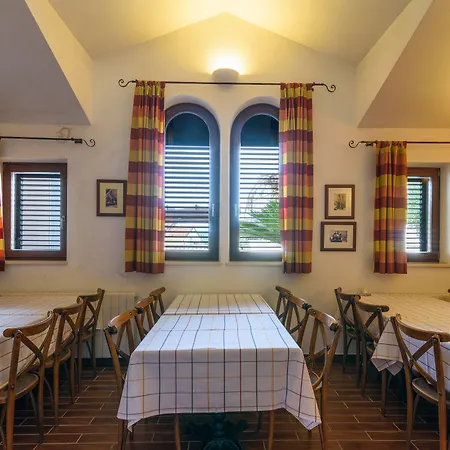 Villa Lavandula With Heated Swimming Pool