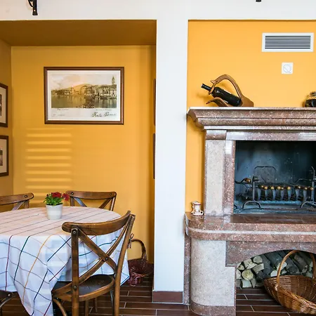 Apartman Lavandula With Heated Swimming Pool *