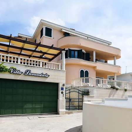 Apartman Villa Lavandula With Heated Swimming Pool