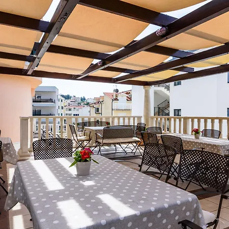 Villa Lavandula With Heated Swimming Pool Apartman Trogir