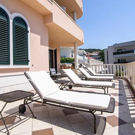Apartment Villa Lavandula With Heated Swimming Pool *