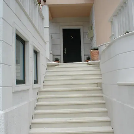 Villa Lavandula With Heated Swimming Pool *