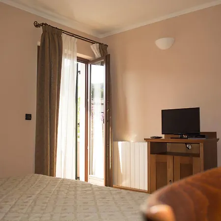 Villa Lavandula With Heated Swimming Pool *