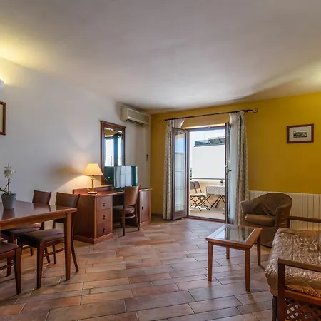 Apartment Villa Lavandula With Heated Swimming Pool