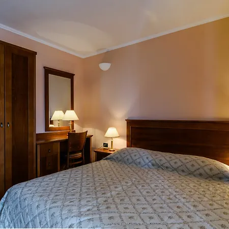Apartment Villa Lavandula With Heated Swimming Pool