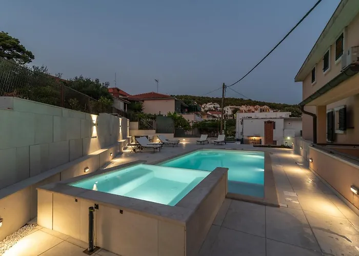 Villa Lavandula With Heated Swimming Pool Апартаменты *