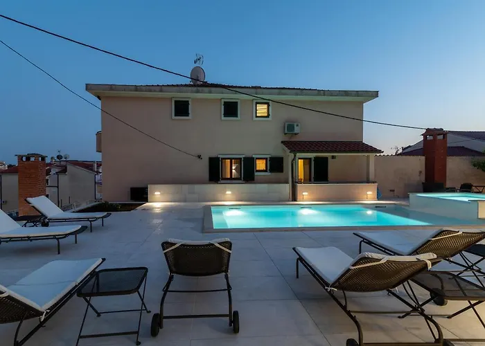 Villa Lavandula With Heated Swimming Pool Апартаменты