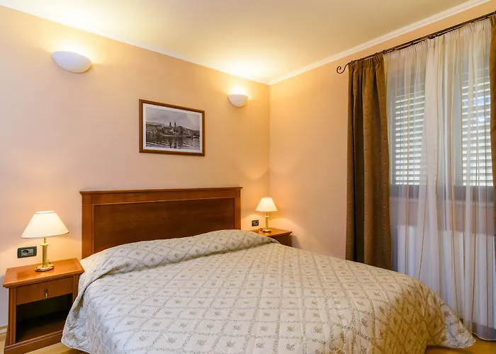 Апартаменты Villa Lavandula With Heated Swimming Pool