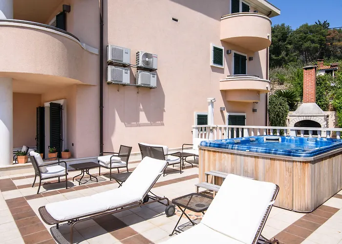 Lavandula With Heated Swimming Pool * Trogir