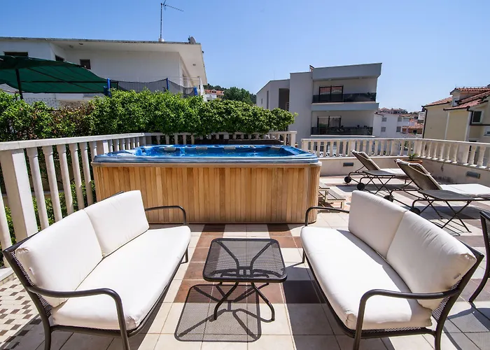 Lavandula With Heated Swimming Pool Apartamento Trogir