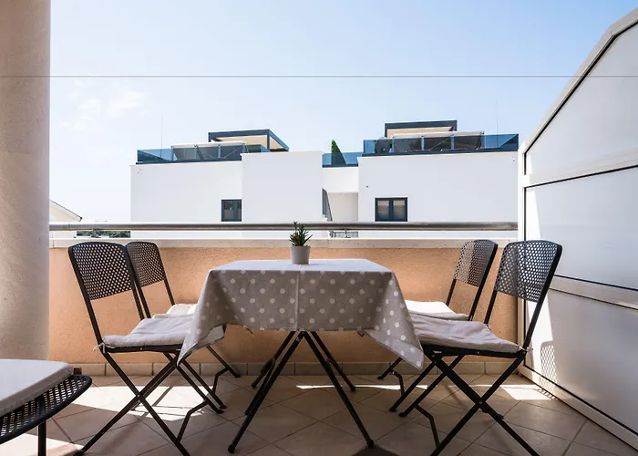 Villa Lavandula With Heated Swimming Pool