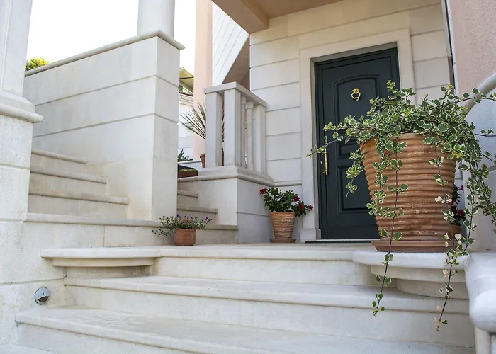 Апартаменты Villa Lavandula With Heated Swimming Pool Трогир