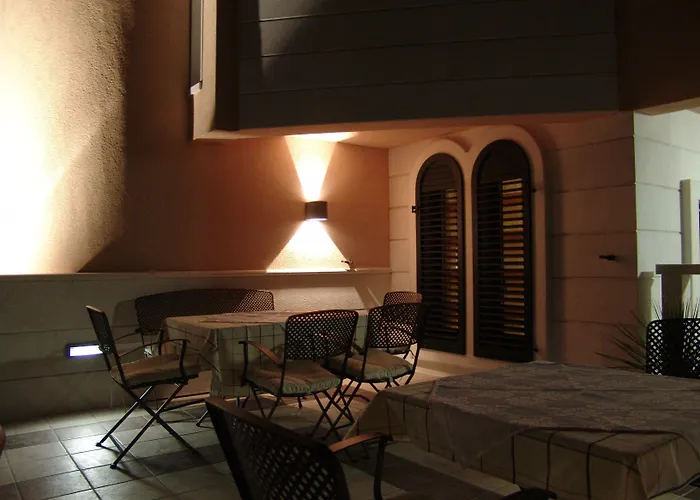 Апартаменты Villa Lavandula With Heated Swimming Pool *