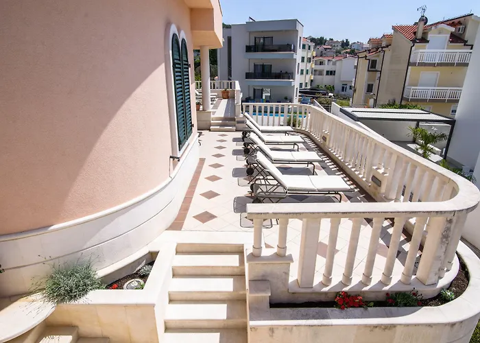 Apartamento Lavandula With Heated Swimming Pool