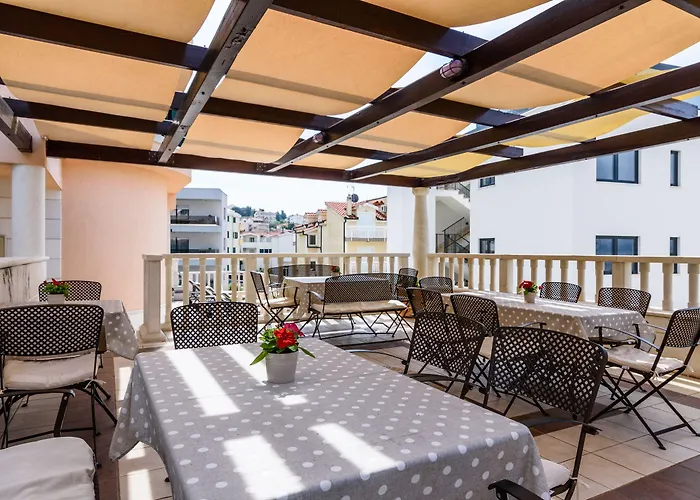 Villa Lavandula With Heated Swimming Pool Апартаменты Трогир