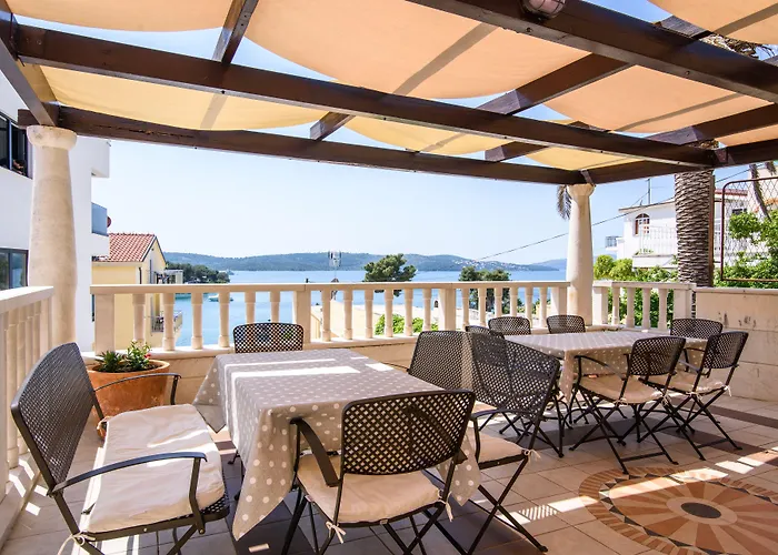 Апартаменты Villa Lavandula With Heated Swimming Pool *