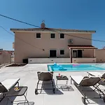 Apartment Villa Lavandula With Heated Swimming Pool Trogir