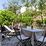 Apartment Villa Lavandula With Heated Swimming Pool *