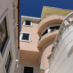Apartment Villa Lavandula With Heated Swimming Pool