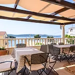 Apartment Villa Lavandula With Heated Swimming Pool *