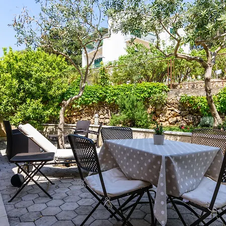 Apartment Villa Lavandula With Heated Swimming Pool *