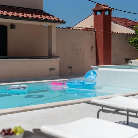 Villa Lavandula With Heated Swimming Pool Apartment *