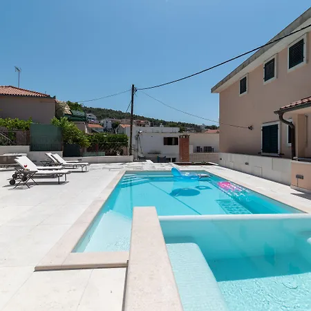 Lavandula With Heated Swimming Pool *