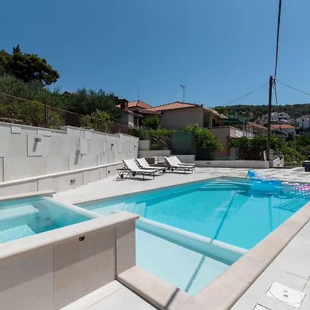 Villa Lavandula With Heated Swimming Pool Apartment