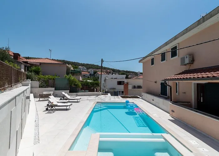 Lavandula With Heated Swimming Pool *