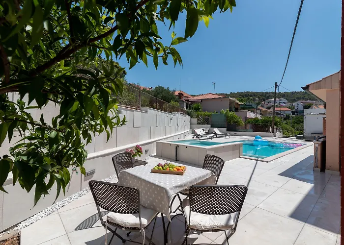Lavandula With Heated Swimming Pool Trogir