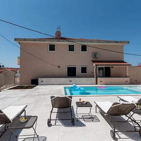 Daire Lavandula With Heated Swimming Pool Trogir