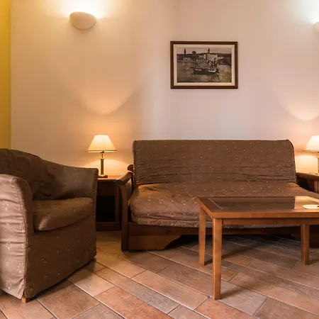 Lavandula With Heated Swimming Pool Daire Trogir